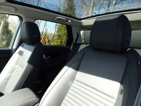 New 2025 Land Rover Discovery Sport S image 17