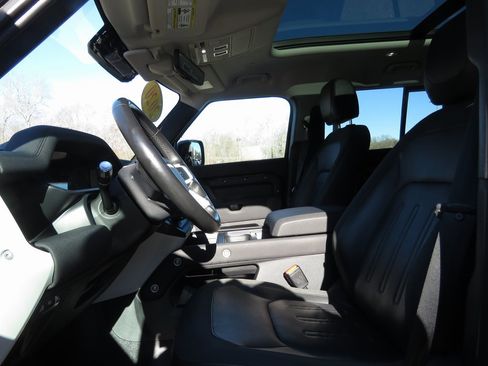 Used 2020 Land Rover Defender 110 S image 10