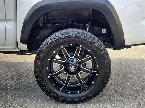 Used 2019 Toyota Tacoma TRD Off-Road image 30