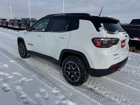 New 2026 Jeep Compass Trailhawk w/ Sun, Sound & Navigation Group AWD/4WD image 5