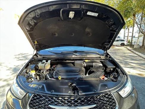 Certified 2023 Chrysler Pacifica Touring-L FWD image 28