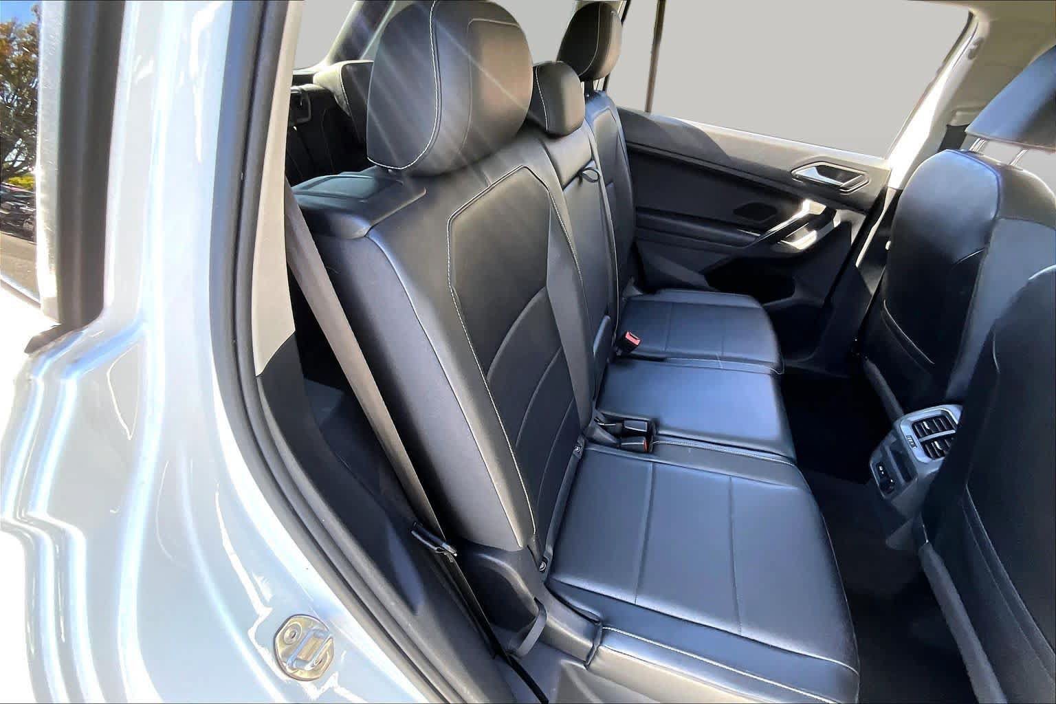 Used 2021 Volkswagen Tiguan SE w/ Panoramic Sunroof Package FWD image 21