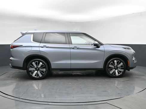 New 2026 Mitsubishi Outlander AWD image 3