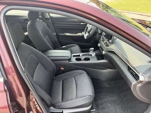 Certified 2025 Nissan Altima 2.5 SV FWD image 17