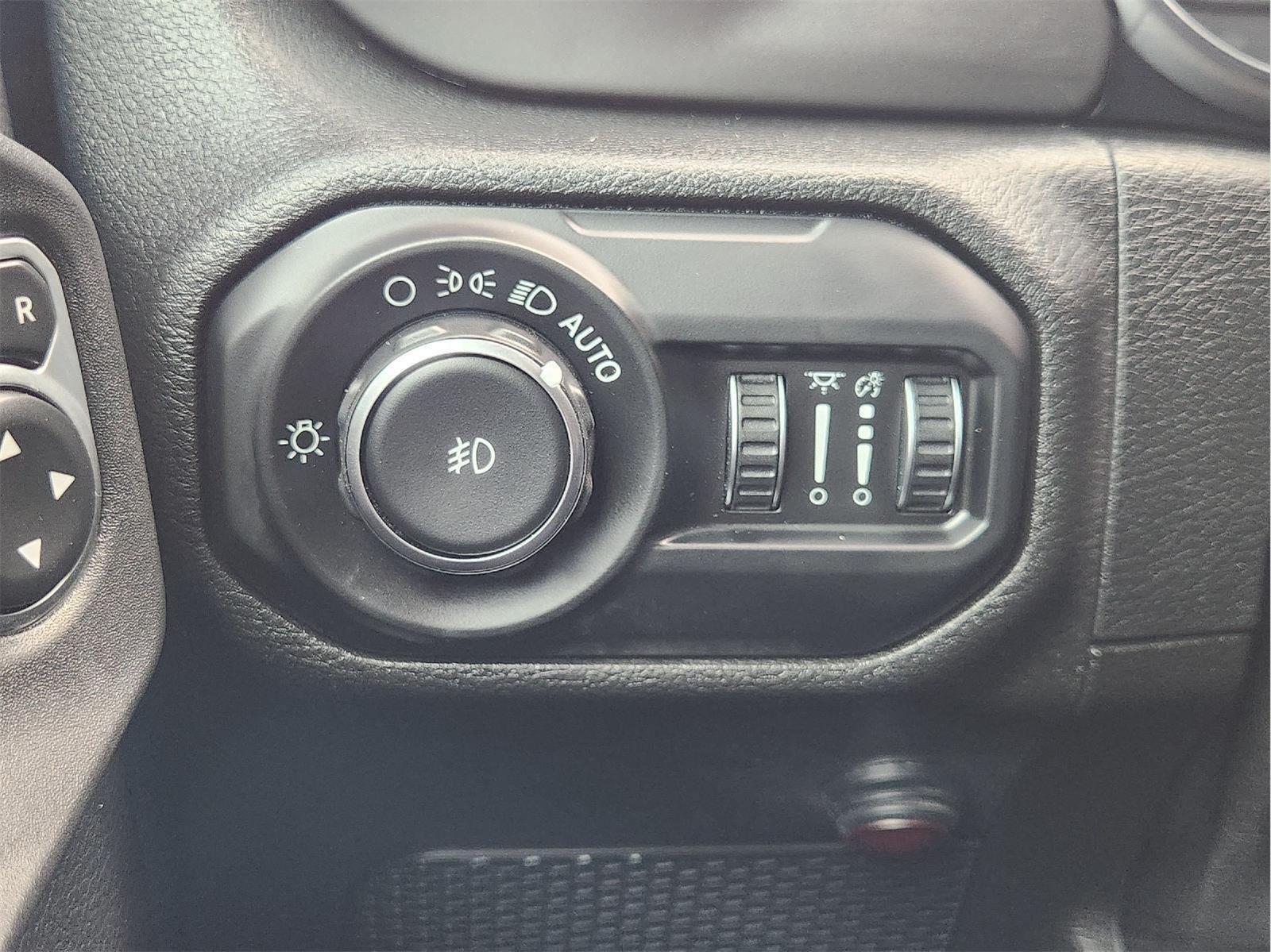 Used 2019 Jeep Wrangler Unlimited Sahara AWD/4WD image 23