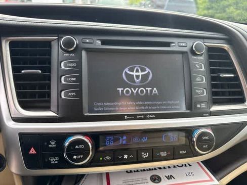 Used 2016 Toyota Highlander XLE AWD/4WD image 9