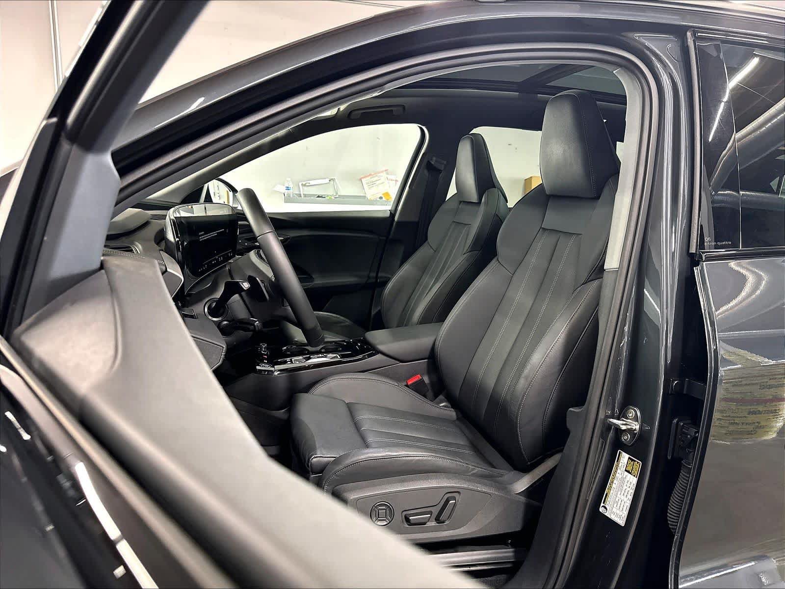 Used 2025 Audi Q6 e-tron Premium Plus w/ Premium Plus AWD/4WD image 26