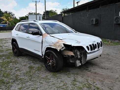 Used 2019 Jeep Cherokee Limited FWD image 2