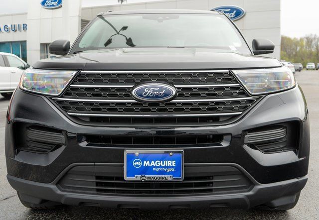Used 2023 Ford Explorer XLT AWD/4WD image 3
