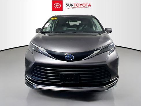 Used 2024 Toyota Sienna XLE FWD image 10