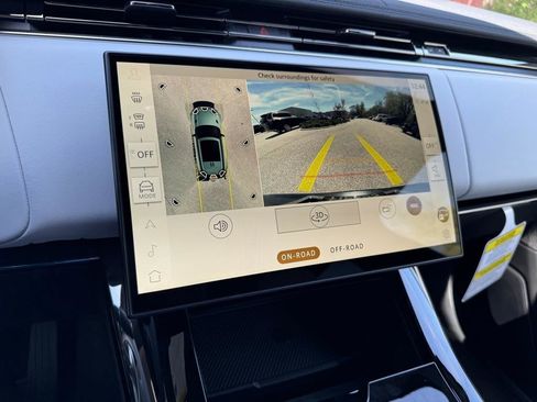 Used 2024 Land Rover Range Rover Sport SE image 9