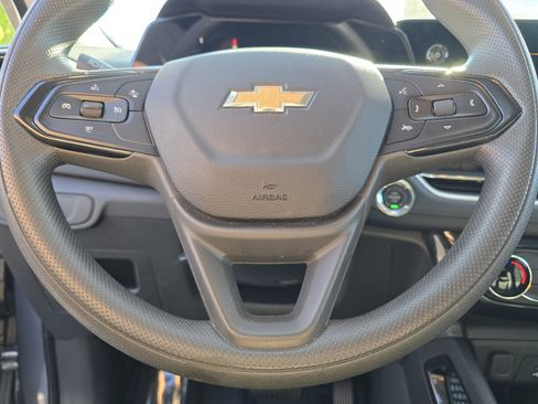 Used 2025 Chevrolet TrailBlazer LT AWD/4WD image 30
