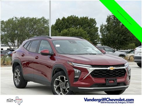 Certified 2025 Chevrolet Trax LT FWD image 2