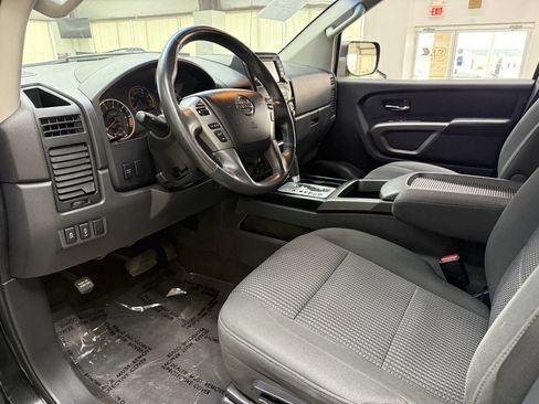 Used 2015 Nissan Titan SV w/ SV Value Truck Package AWD/4WD image 19