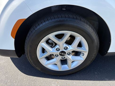 Used 2025 Kia Soul LX w/ LX Technology Package FWD image 28