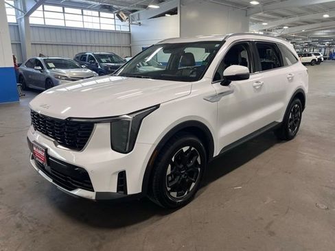 Used 2024 Kia Sorento S image 7