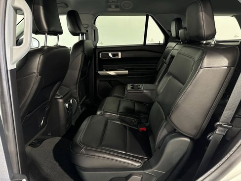 Used 2021 Ford Explorer XLT image 21