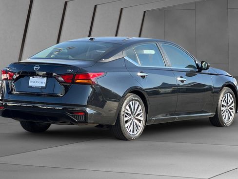 Used 2024 Nissan Altima 2.5 SV image 4