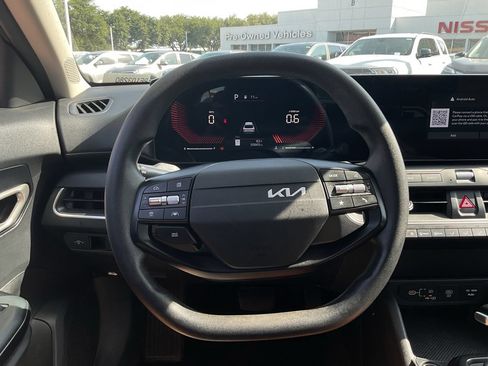 Used 2025 Kia K4 FWD image 31