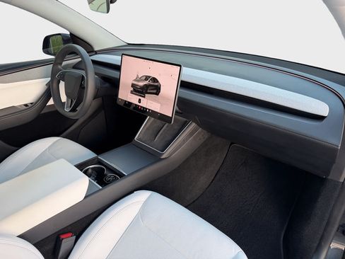 Used 2026 Tesla Model Y Long Range AWD/4WD image 16