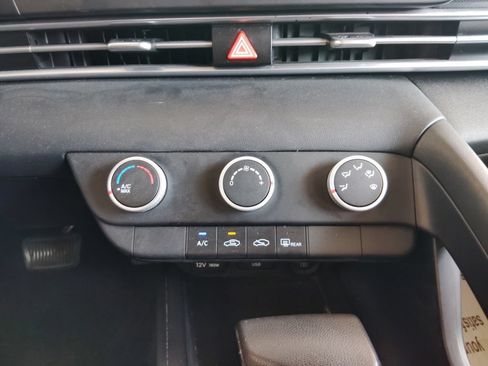 Used 2021 Hyundai Elantra SE FWD image 24