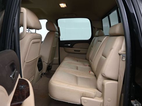Used 2011 GMC Sierra 2500 Denali w/ Suspension Package, Off-Road AWD/4WD image 18