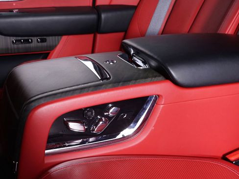 Used 2022 Rolls-Royce Cullinan w/ Cullinan Package image 26