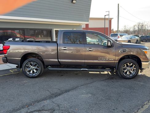 Used 2017 Nissan Titan SV image 4
