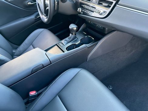 Certified 2025 Lexus ES 350 w/ Premium Package image 32