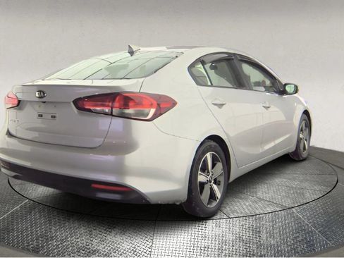Used 2018 Kia Forte LX w/ LX Popular Package image 2