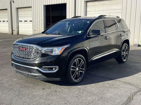 Used 2017 GMC Acadia Denali w/ Technology Package FWD image 3