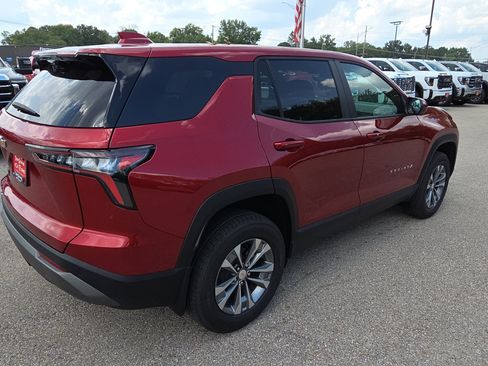New 2027 Chevrolet Equinox LT w/ Convenience Package II FWD image 8