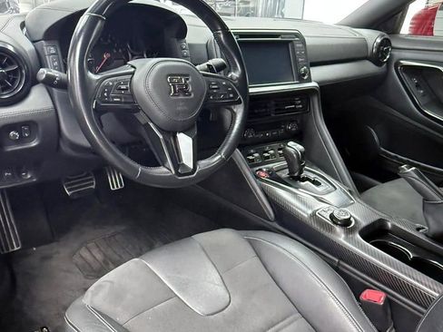 Used 2018 Nissan GT-R Premium image 10