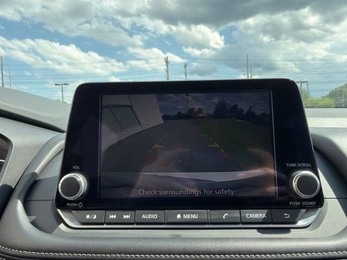 Used 2025 Nissan Rogue SV FWD image 18