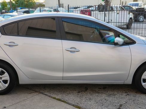 Used 2018 Kia Forte LX image 8