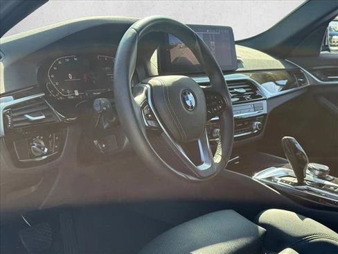 Used 2023 BMW 530i image 10