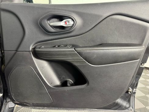 Used 2016 Jeep Cherokee Limited image 38