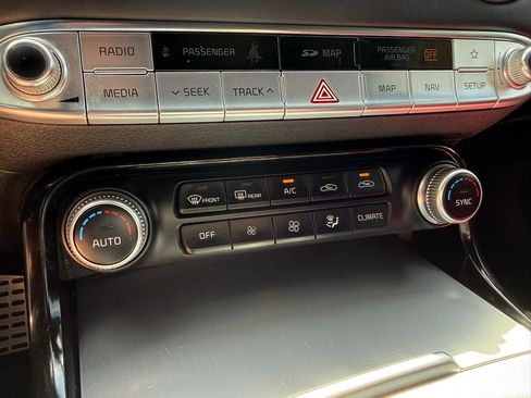 Used 2019 Kia Stinger GT2 image 40