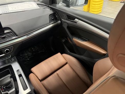 Used 2025 Audi Q5 2.0T Premium w/ Convenience Plus Package AWD/4WD image 16