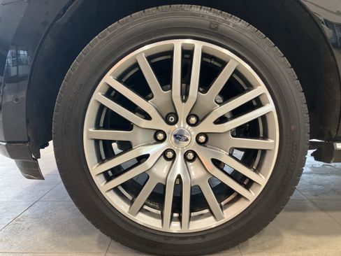 Used 2024 Ford Expedition Platinum image 9