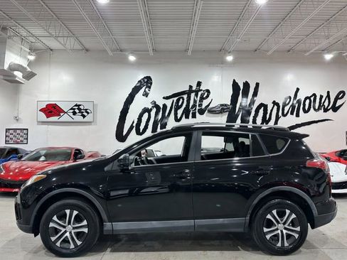 Used 2018 Toyota RAV4 LE image 2