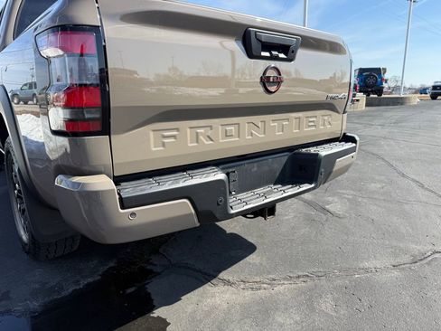Used 2022 Nissan Frontier PRO-4X image 9