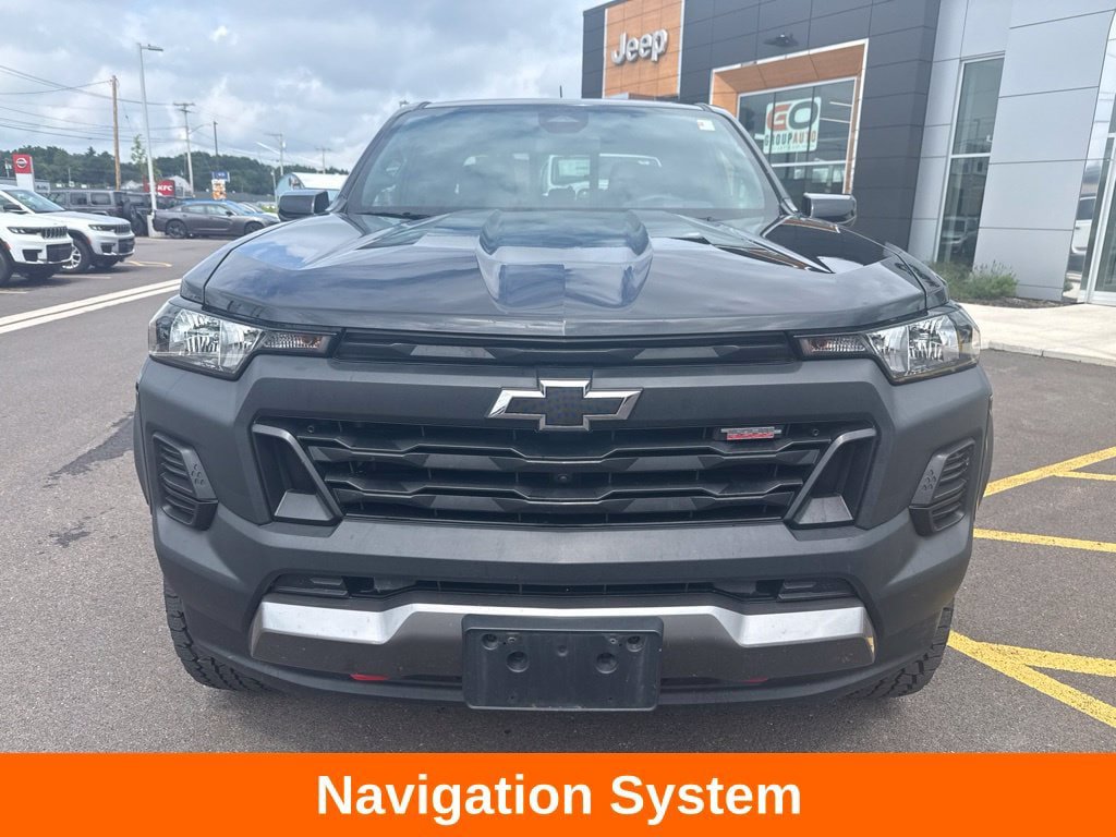 Used 2024 Chevrolet Colorado Trail Boss w/ Technology Package AWD/4WD image 2