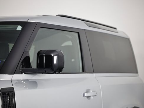 Used 2023 Land Rover Defender 90 S image 3