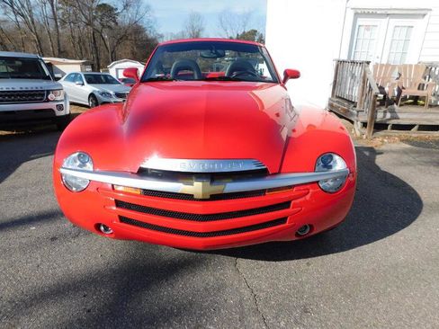 Used 2004 Chevrolet SSR w/ Preferred Equipment Group image 4