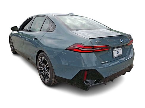 Used 2026 BMW 530i xDrive w/ M Sport Package AWD/4WD image 4