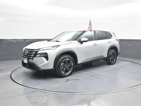 Used 2024 Nissan Rogue SV image 4