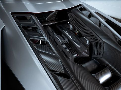 Used 2024 Lamborghini Revuelto AWD/4WD image 15