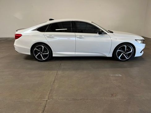 Used 2022 Honda Accord Sport image 2