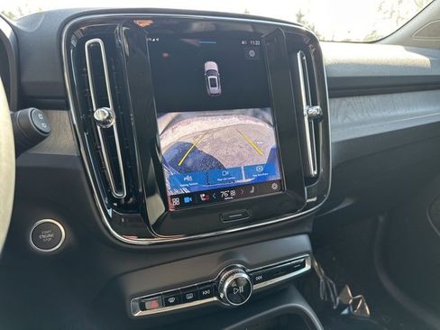 Certified 2025 Volvo XC40 B5 Core image 23